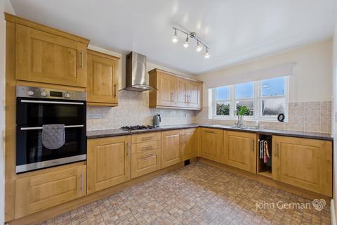 2 bedroom detached bungalow for sale, Burton Road, Woodville