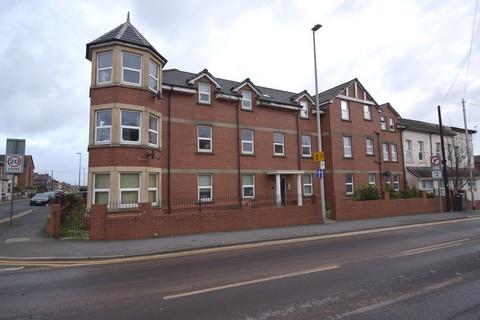 2 bedroom flat to rent, Grosvenor Street, Blackpool