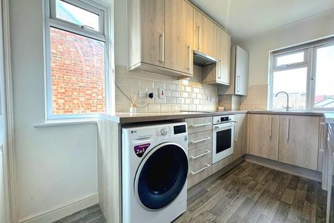 2 bedroom maisonette to rent, Montrose Road, Harrow