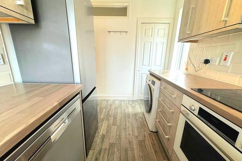 2 bedroom maisonette to rent, Montrose Road, Harrow