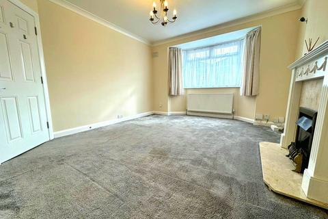 2 bedroom maisonette to rent, Montrose Road, Harrow