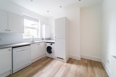 2 bedroom flat for sale, Wightman Road, Harringay N8