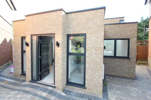 3 bedroom detached house to rent, Bowfell House, London N20