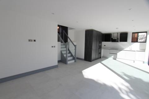 3 bedroom detached house to rent, Bowfell House, London N20