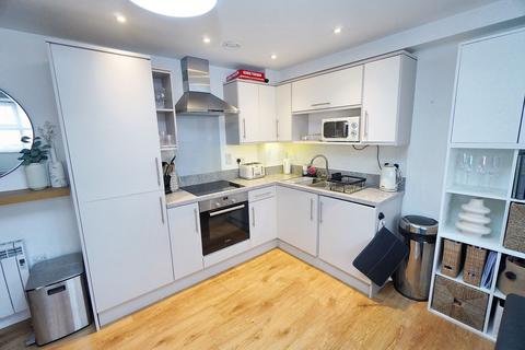2 bedroom flat to rent, Corporation Street, High Wycombe HP13