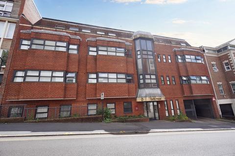 2 bedroom flat to rent, Corporation Street, High Wycombe HP13