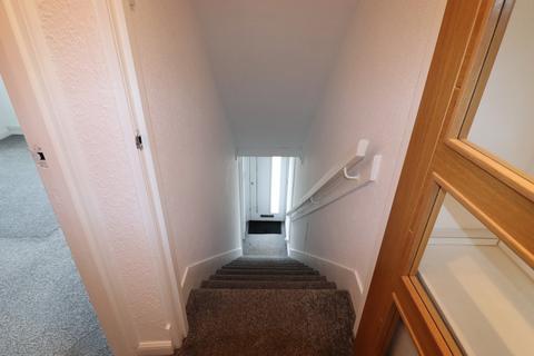 2 bedroom apartment to rent, Gairloch Crescent, Redding