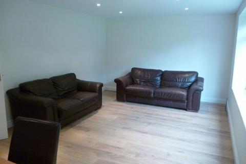 2 bedroom house to rent, West Park Court, Leeds LS8
