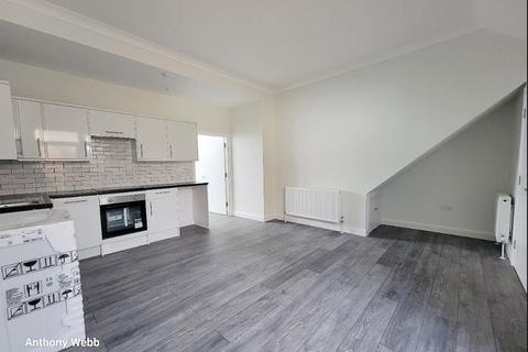 1 bedroom flat for sale, Green Lanes, Palmers Green, N13