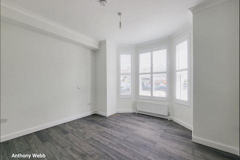 1 bedroom flat for sale, Green Lanes, Palmers Green, N13