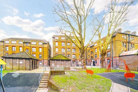 2 bedroom flat for sale, Garnett Road, London NW3
