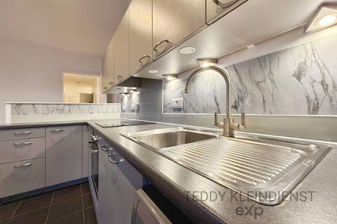 2 bedroom apartment to rent, Beaumont Drive, Worcester Park KT4