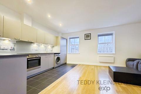 undefined, Beaumont Drive, Worcester Park KT4