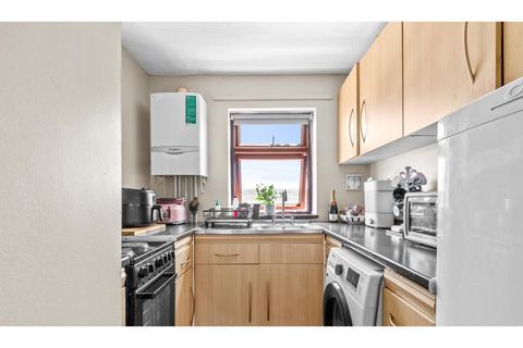 2 bedroom flat for sale, Sandringham Way, Waltham Cross, EN8