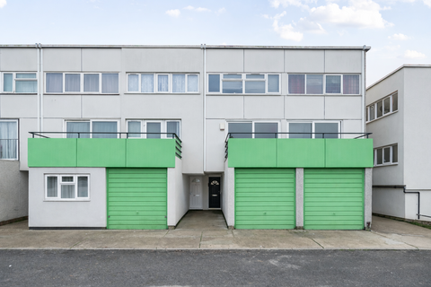 Caernarvon Close, Mitcham CR4