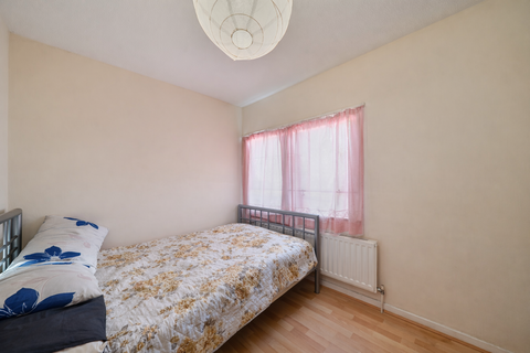 undefined, Caernarvon Close, Mitcham CR4