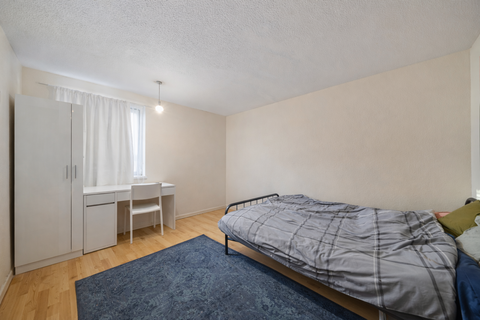undefined, Caernarvon Close, Mitcham CR4