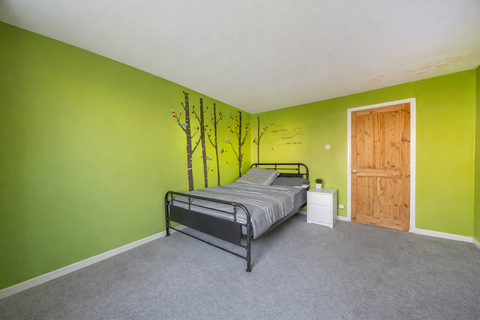 undefined, Caernarvon Close, Mitcham CR4