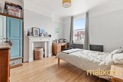 3 bedroom terraced house for sale, Park Avenue, Mitcham CR4