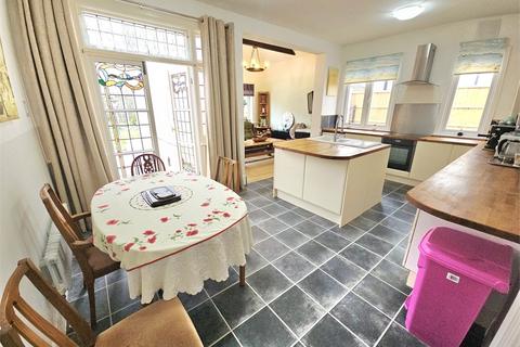 2 bedroom detached bungalow for sale, Leighton Avenue, Leigh on Sea, Leigh on Sea,