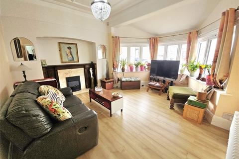 2 bedroom detached bungalow for sale, Leighton Avenue, Leigh on Sea, Leigh on Sea,
