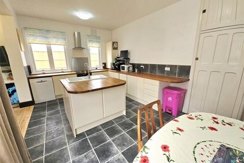 2 bedroom detached bungalow for sale, Leighton Avenue, Leigh on Sea, Leigh on Sea,