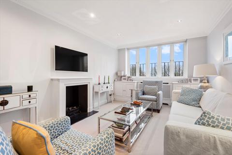 3 bedroom flat to rent - Airlie Gardens, London W8.