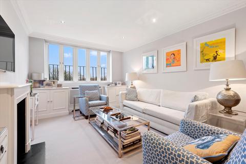 3 bedroom flat to rent, Airlie Gardens, London W8.