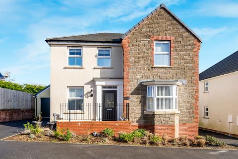 4 bedroom detached house for sale, North Down Close, Saltash, PL12 6GE