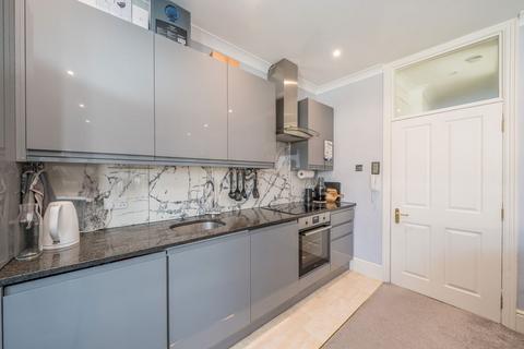 undefined, Richmond Road, Twickenham TW1
