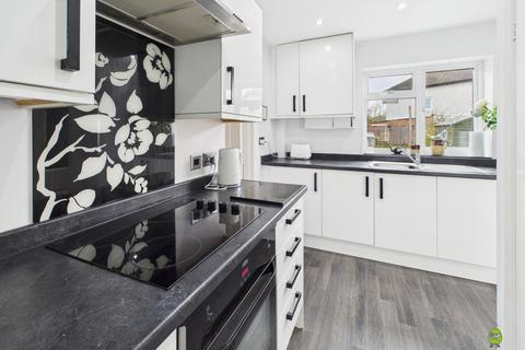 5 bedroom semi-detached house for sale, 4 Rokesby Close, Welling