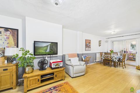 5 bedroom semi-detached house for sale, 4 Rokesby Close, Welling