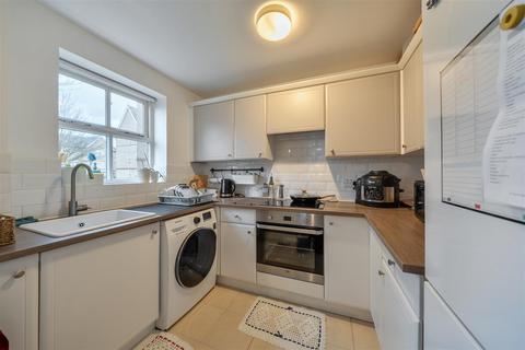 2 bedroom flat for sale, Chamberlayne Avenue, Wembley