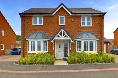 3 bedroom detached house for sale, Villard Close, Coombe Hill