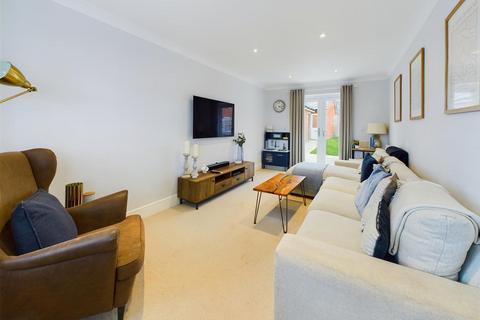 3 bedroom detached house for sale, Villard Close, Coombe Hill