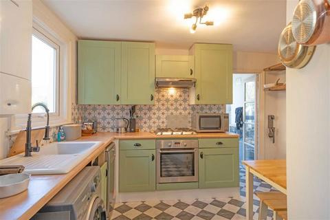2 bedroom flat for sale, Alderbrook Road, London SW12