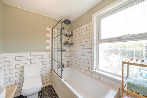 2 bedroom flat for sale, Alderbrook Road, London SW12