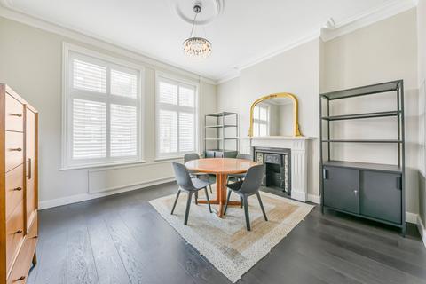 4 bedroom flat to rent, Heath Street, London