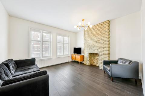 4 bedroom flat to rent, Heath Street, London