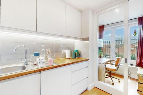 1 bedroom flat to rent, Berrymead Gardens, London
