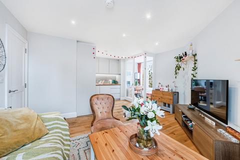 1 bedroom flat to rent, Berrymead Gardens, London