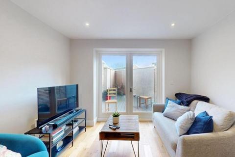 1 bedroom flat to rent, Berrymead Gardens, London