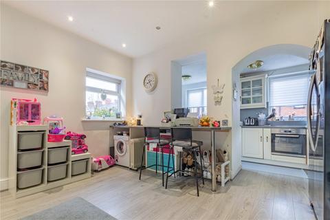 2 bedroom end of terrace house for sale, Colville Road, Greater Manchester OL1