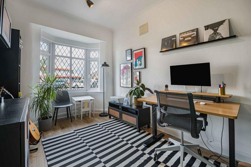 Bedroom / Study