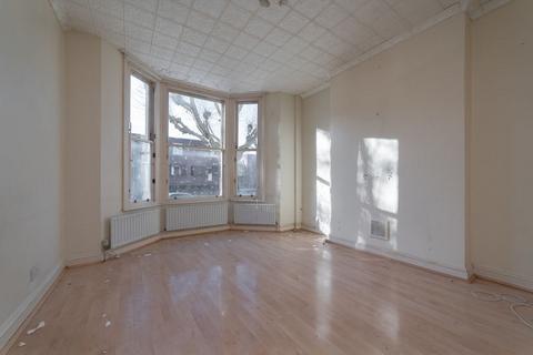 3 bedroom maisonette for sale, Fernhead Road, London