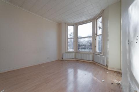 3 bedroom maisonette for sale, Fernhead Road, London
