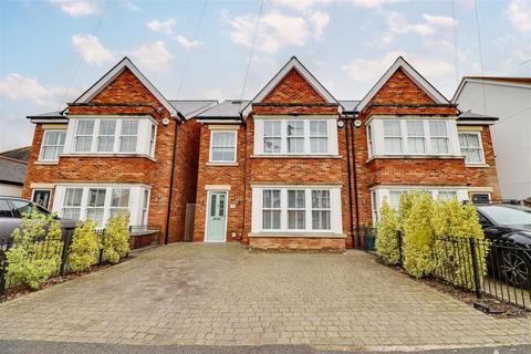 undefined, Kingswood Chase, Leigh-on-Sea SS9