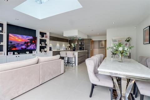undefined, Kingswood Chase, Leigh-on-Sea SS9