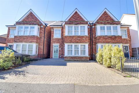 undefined, Kingswood Chase, Leigh-on-Sea SS9