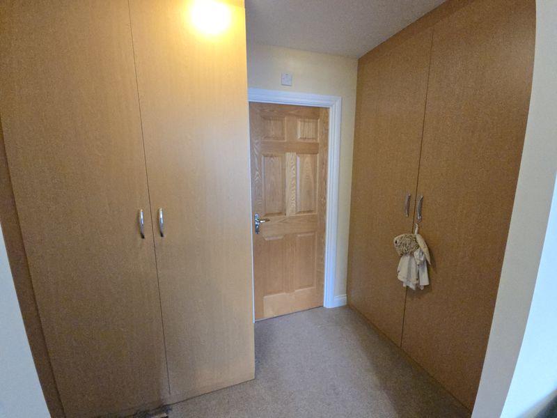 Walk-In-Wardrobe